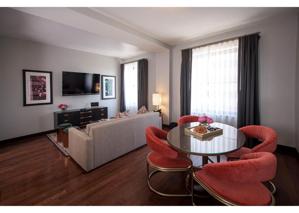 Studio Suite,420437439:JPEG