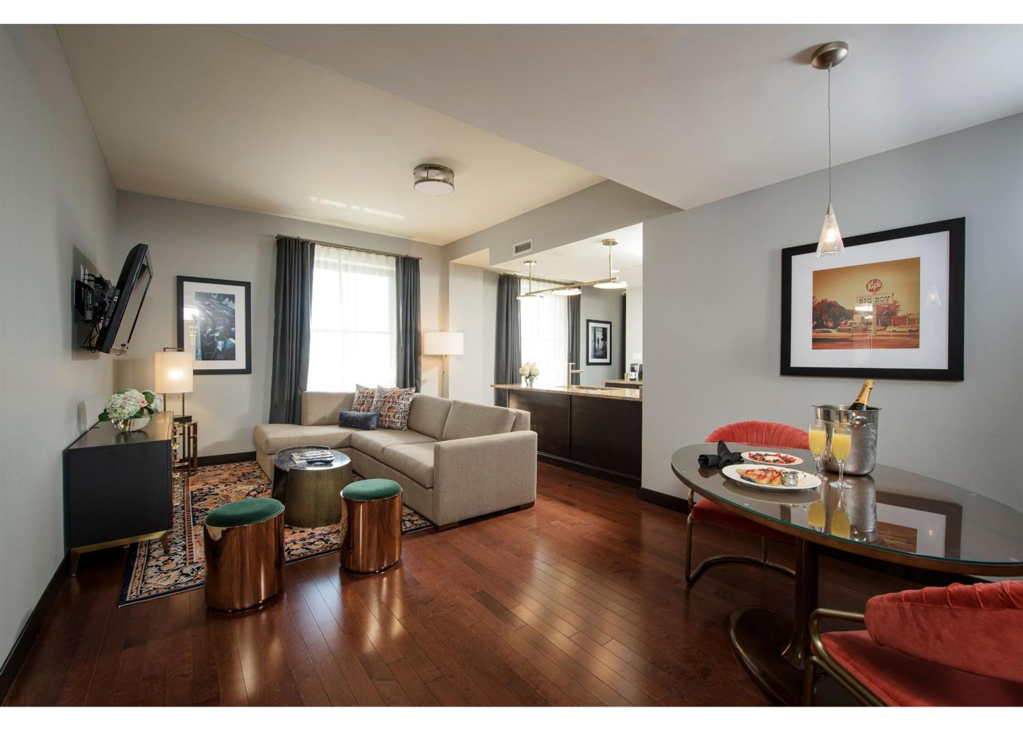 Signature Suite,1210770103:JPEG