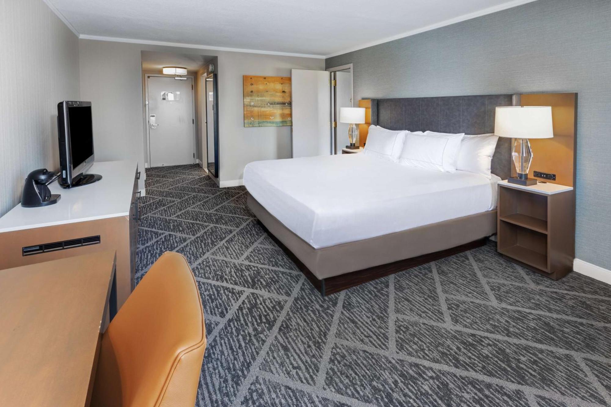 Two Room Parlor King Suite,1563283513:JPEG
