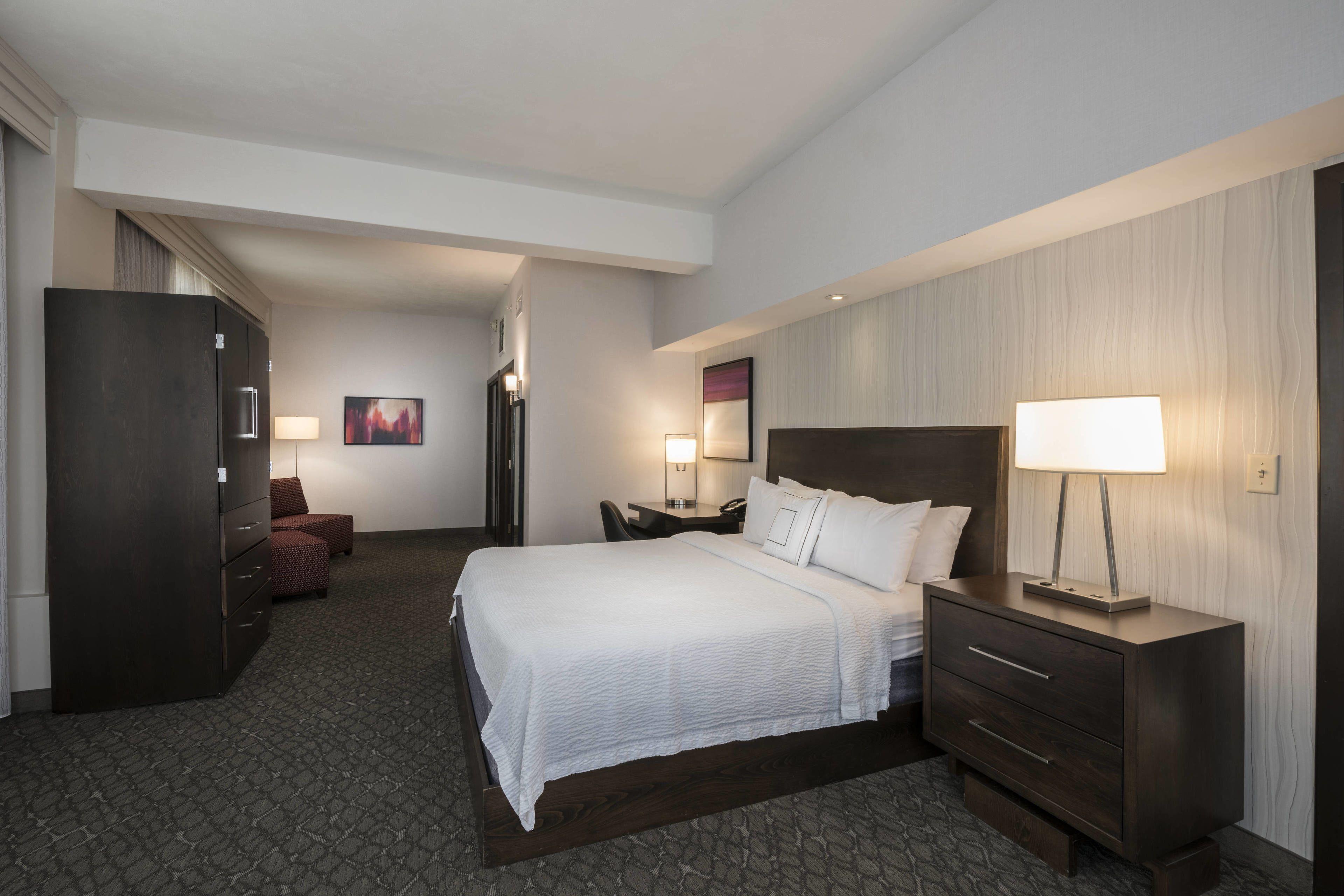 Two-Bedroom Suite One King Bed Two Queen Beds Sofa Bed