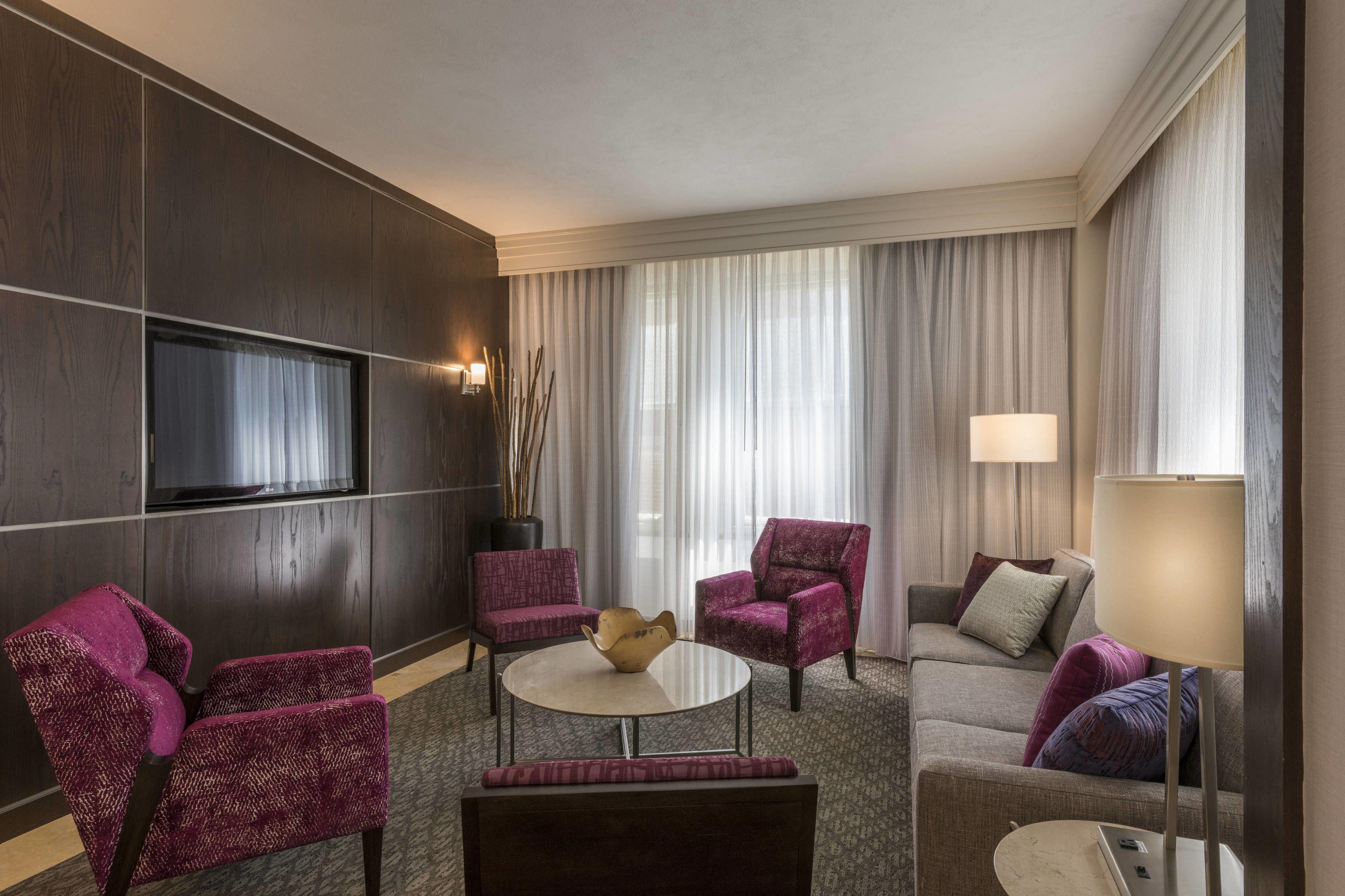 Two-Bedroom Suite One King Bed Two Queen Beds Sofa Bed