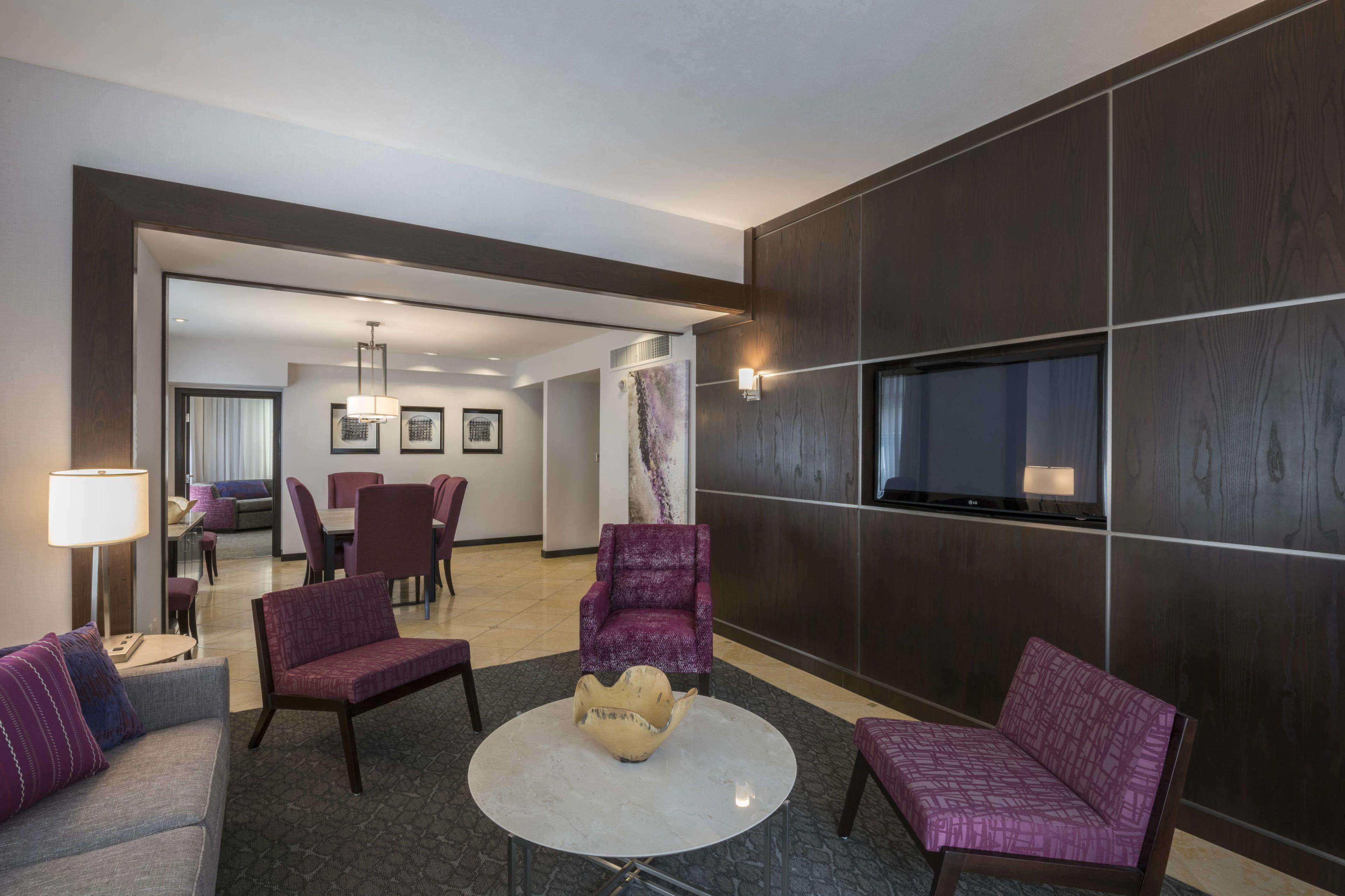 Two-Bedroom Suite One King Bed Two Queen Beds Sofa Bed
